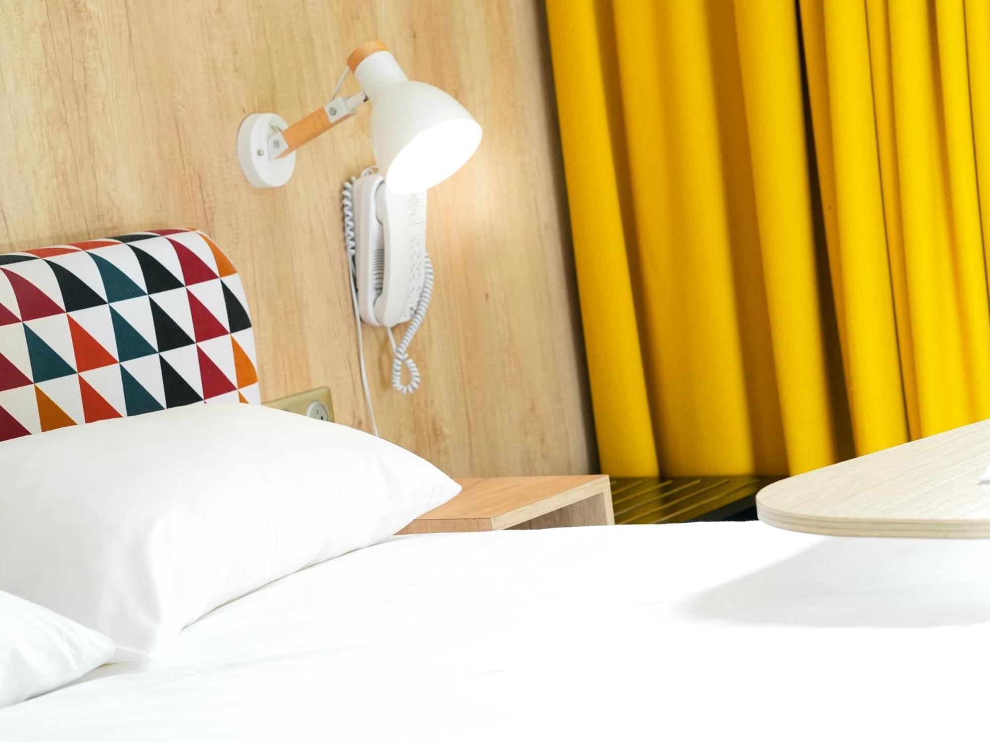 Отель Ibis Styles Caen Centre Historique Экстерьер фото